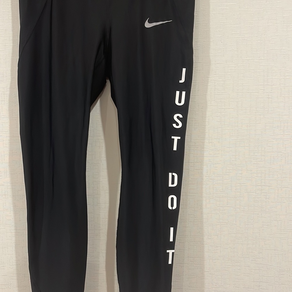 ✨Nike Tights✨✔️✨✔️✨ - Picture 3 of 7